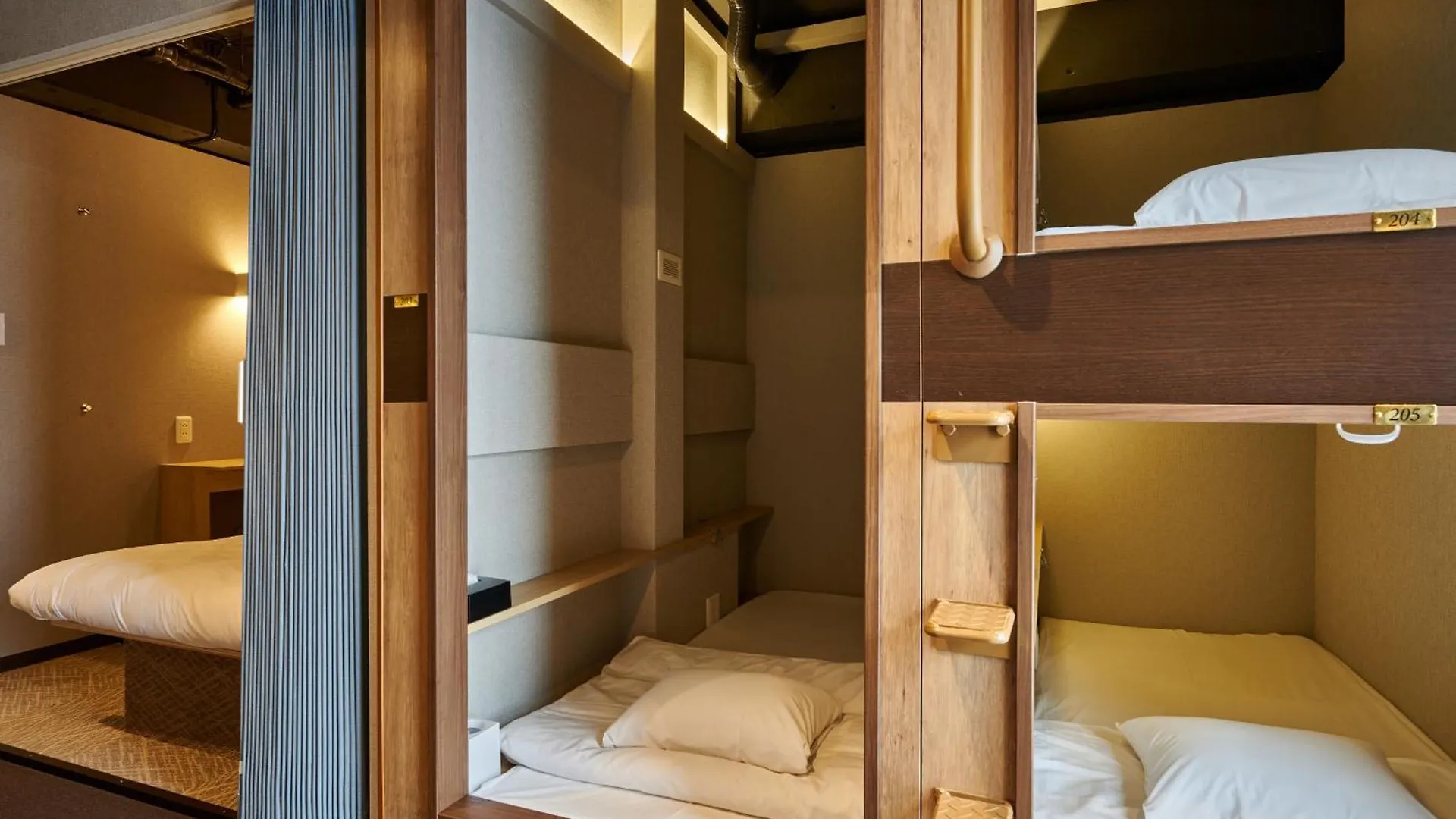 Capsule Hotel Continue Nijojokita Kyoto