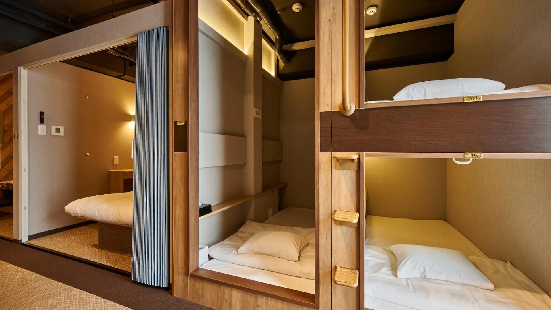 Capsule Hotel Continue Nijojokita Kyoto