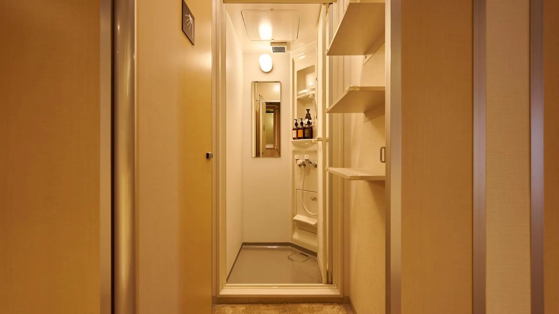 Capsule Hotel Continue Nijojokita Kyoto