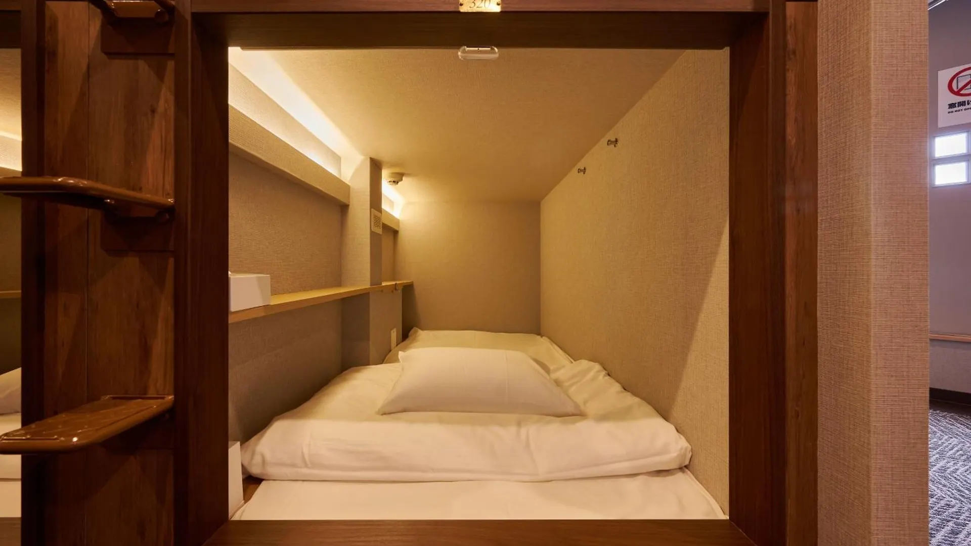 Capsule Hotel Continue Nijojokita Kyoto