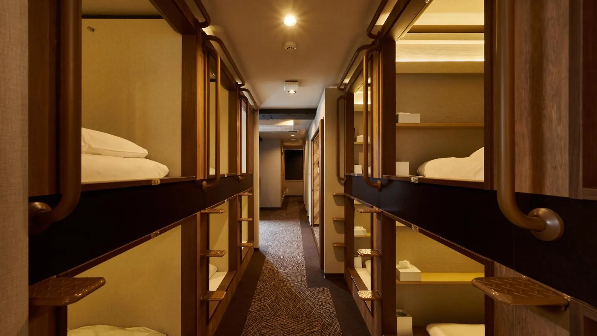 Capsule Hotel Continue Nijojokita Kyoto