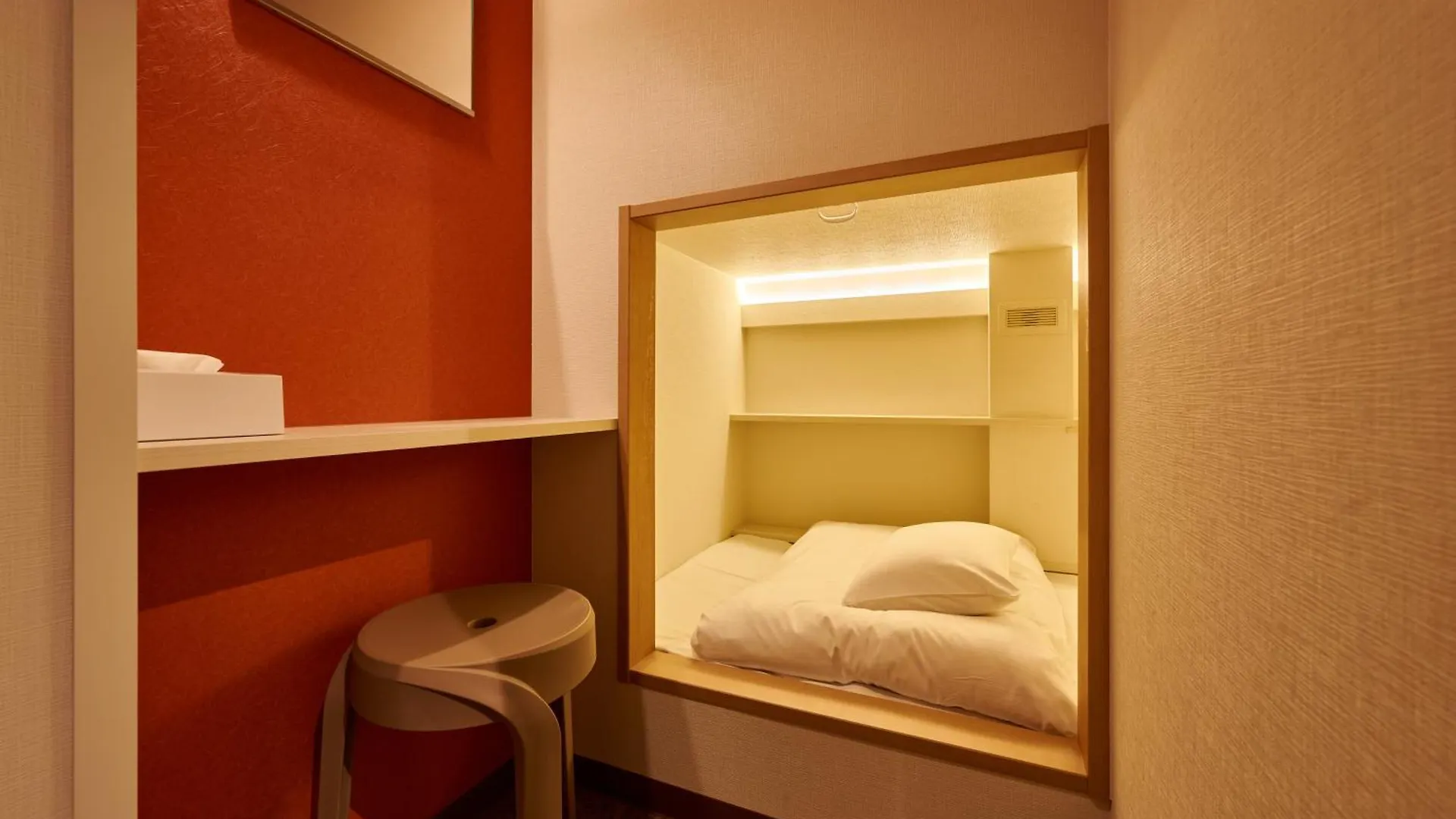 Capsule Hotel Continue Nijojokita Kyoto