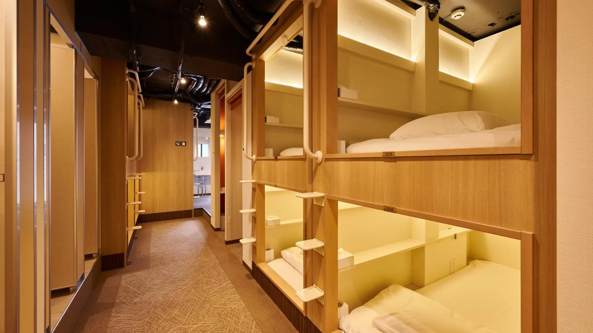 Capsule Hotel Continue Nijojokita Kyoto 0*,  Japan