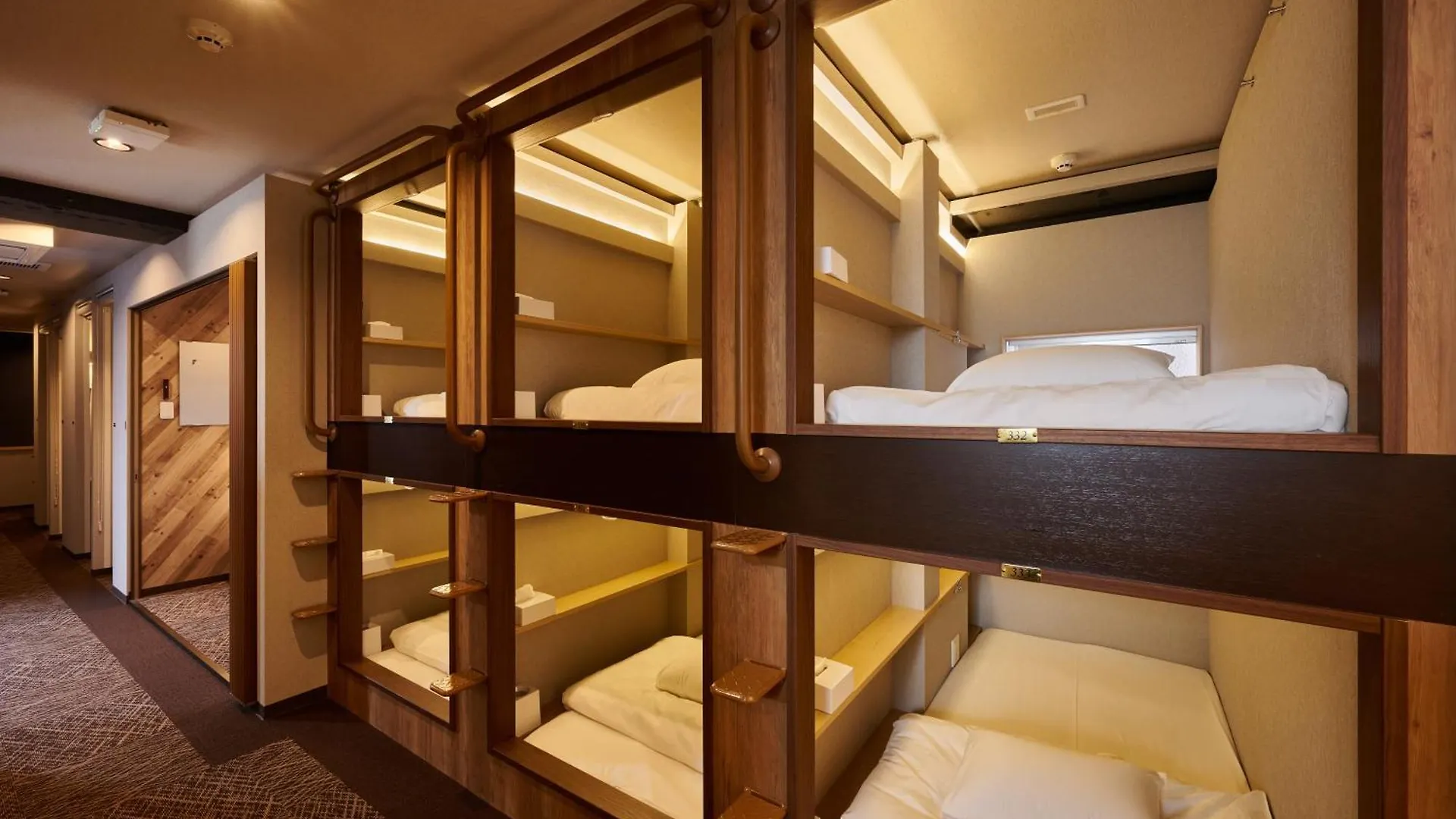 Capsule Hotel Continue Nijojokita Kyoto