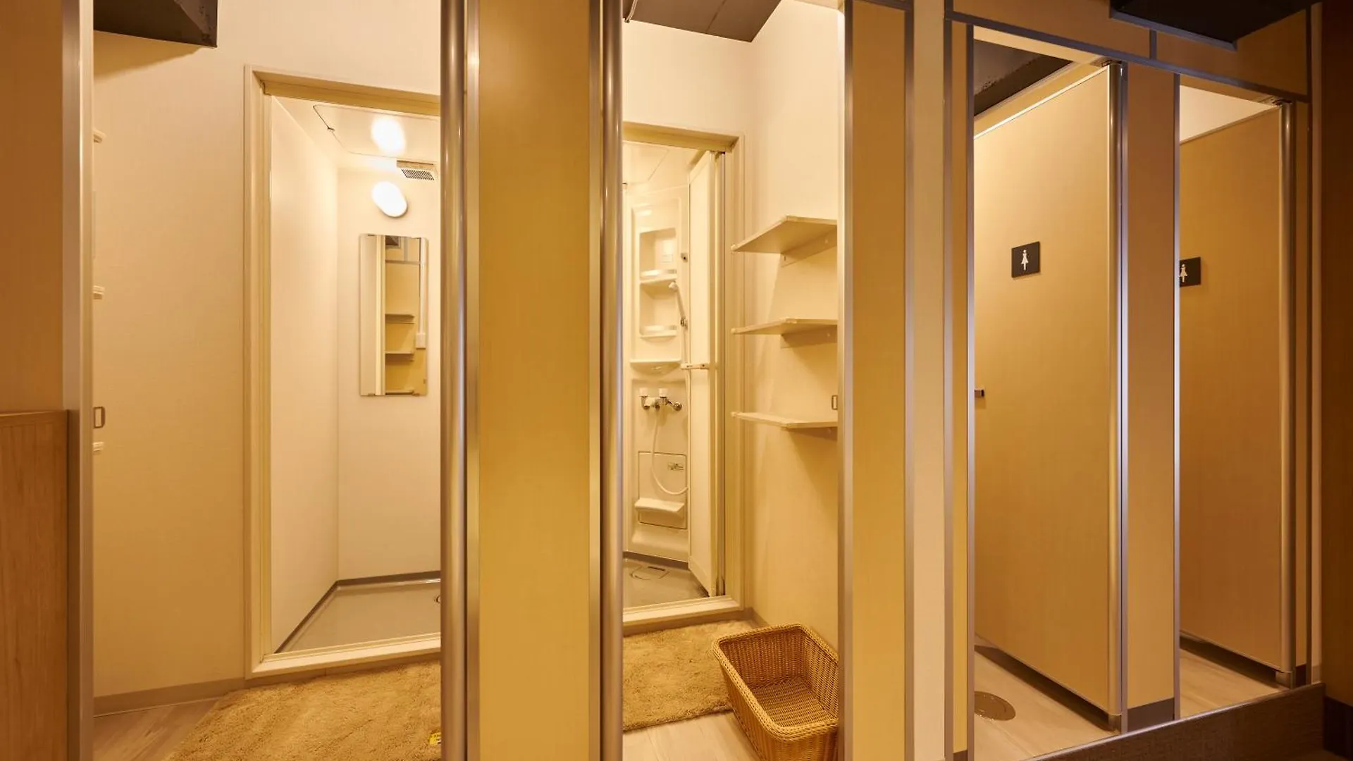 Capsule Hotel Continue Nijojokita Kyoto